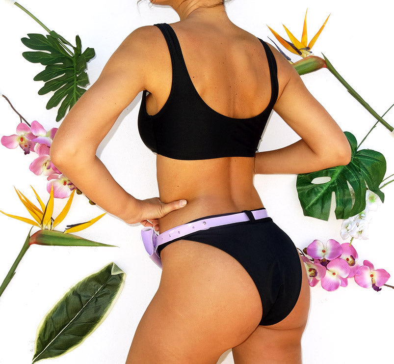 Set bikini Santa Barbara – Nero | Vita alta e cintura in vinile con mini marsupio